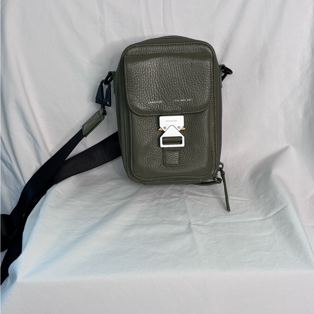 GRAMS28 Vertical Slim Bag